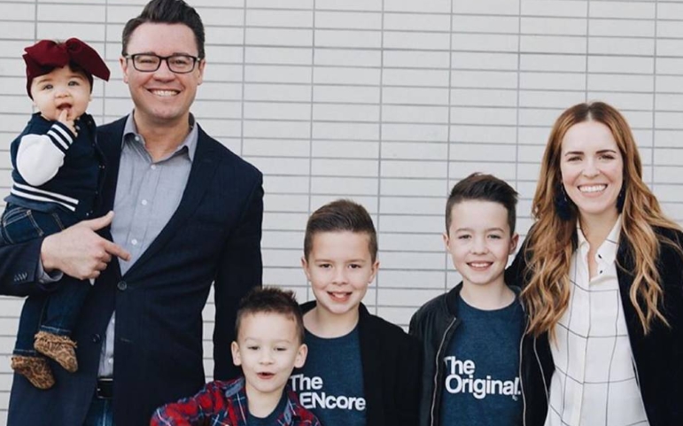 Dave Hollis and his wife, Rachel Hollis with their children