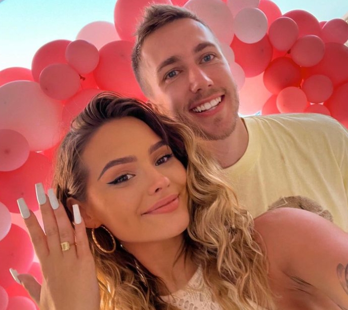 Talia Mar got engaged to her boyfriend,  Simon Minter