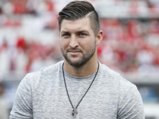 Tim Tebow Wife, Net Worth, Marriage, Married, Salary, Single, Engaged, Family