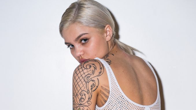 Where’s Amina Blue today? Wiki: Ethnicity, Son, Net Worth, Dating, Weight