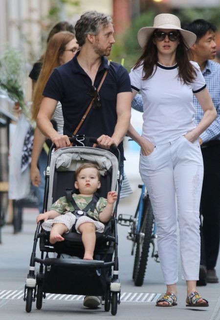 Jonathan Rosebanks is the son of Anne Hathaway.