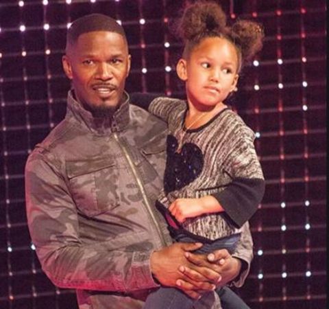 Jamie Foxx carrying her daughter Annalise Bishop in his arms.
