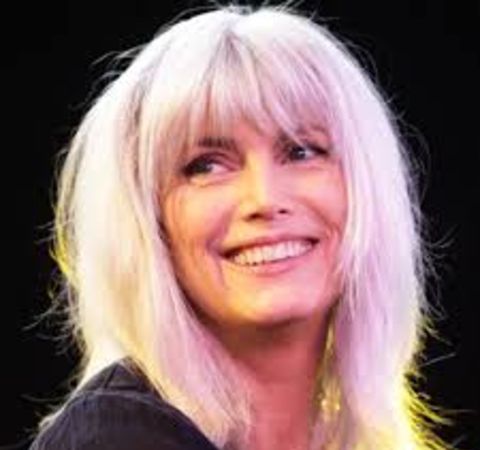 Emmylou Harris poses for a picture during a live show.