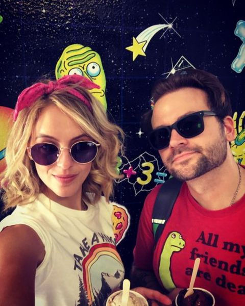 Gage Golightly taking a selfie with her beau, Jason-Christopher Mayer.
