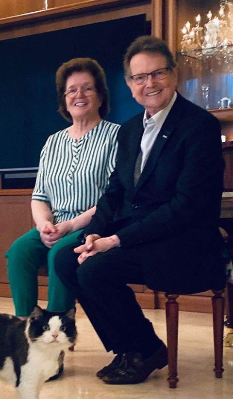Anni Suelze giving a pose along with her husband, Reinhard Bonnke.