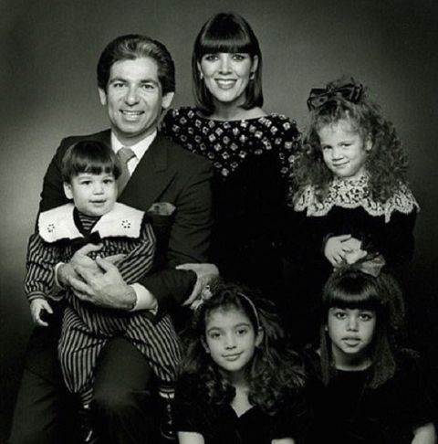 Robert Kardahian giving a pose along with his wife, Kris, and children, Khloe, Kourtney, Kim, and Rob.