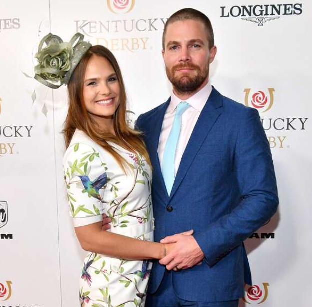 Stephen Amell wife