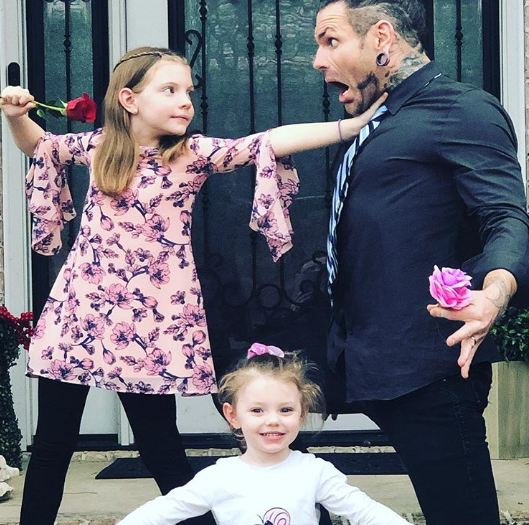 Jeff Hardy With His Daughters