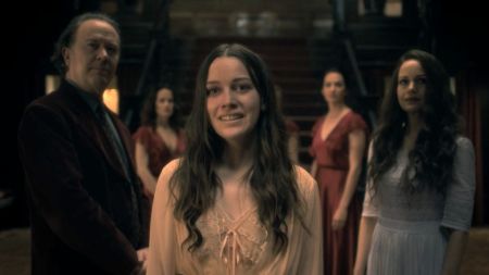 Pedretti as Eleanor "Nell" Crain in 'The Haunting of Hill House'