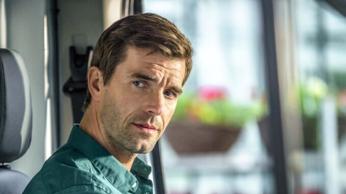 Lucas Bryant's Biography - Wife, Net Worth, Height, Daughter