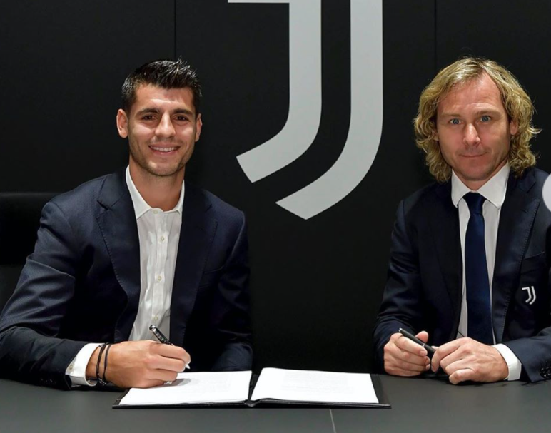 Alvaro Morata signing wih the team, Juventus