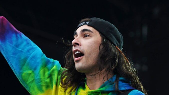 How old is Vic Fuentes? Age, Girlfriend, Height, Net Worth, Bio
