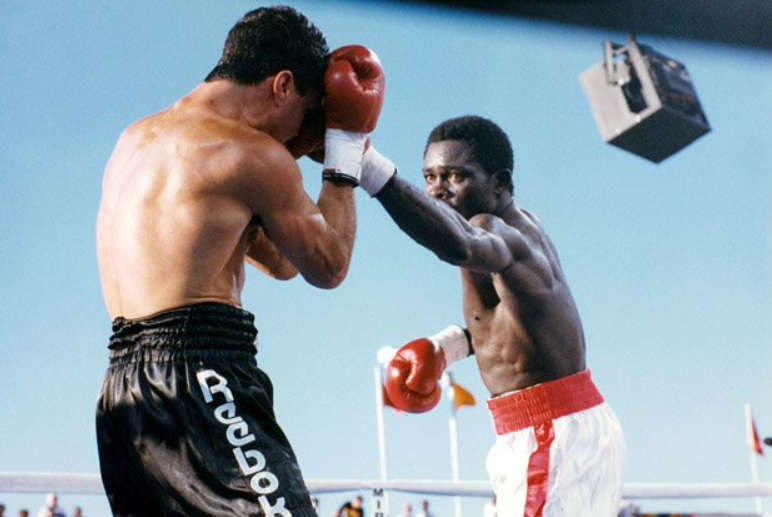 Azumah Nelson Fighting Against The Opponent