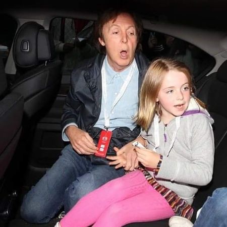 Paul McCartney and Beatrice McCartney in their car
