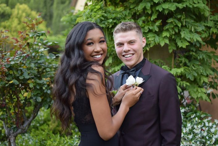 Aoki Lee Simmons and her prom partner