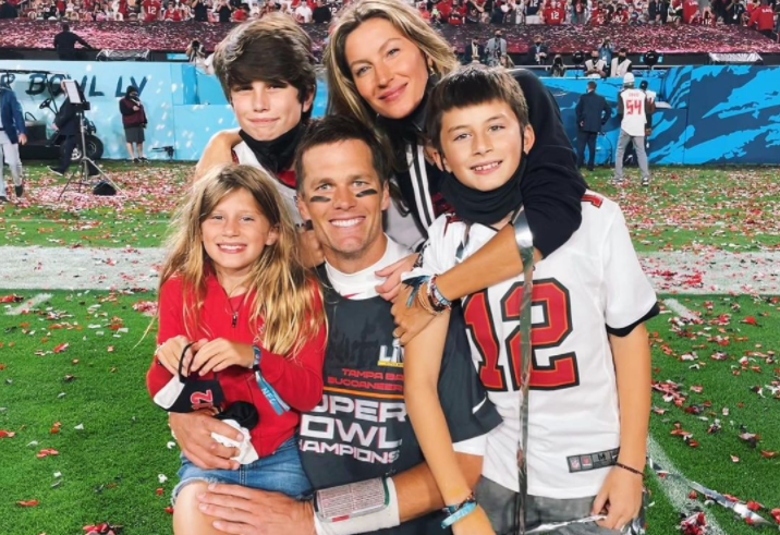 Tom Brady with his wife and kids