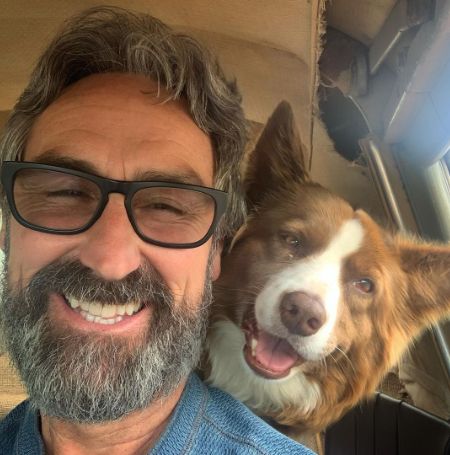 Mike Wolfe with a corgi.
Source: Instagram