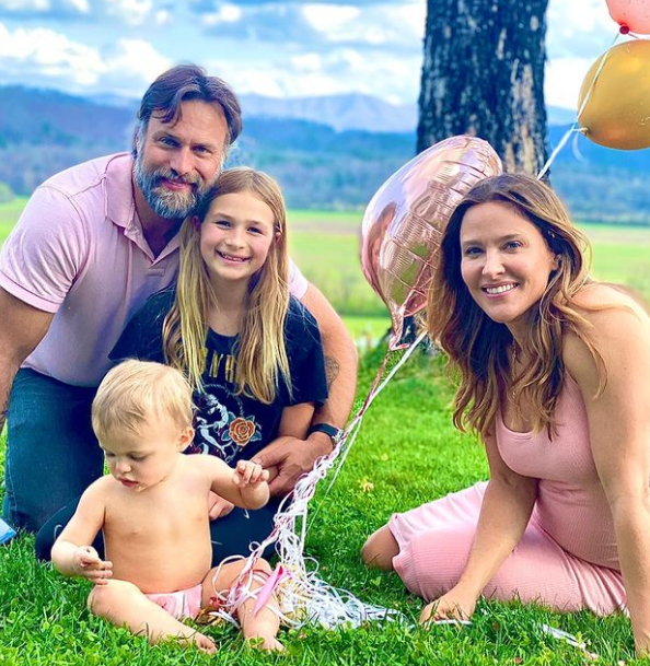 Jill Wagner with her husband, David Lemanowicz and their kids