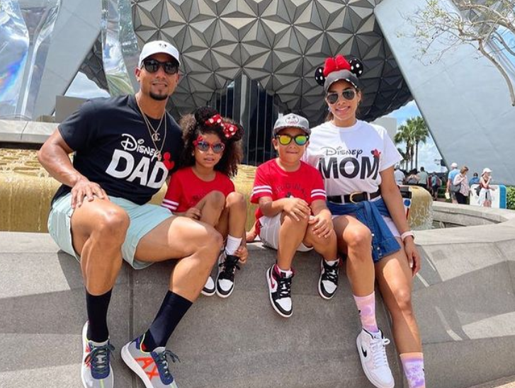 Robel Garcia with his wife and their childrens