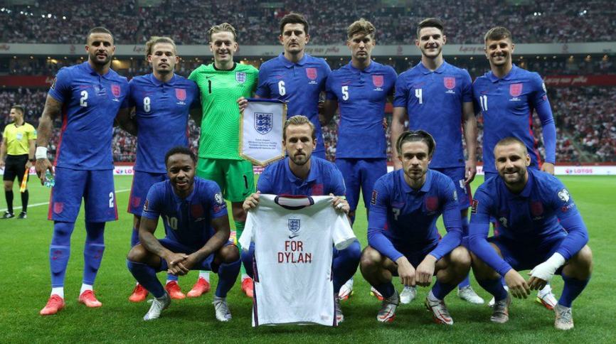 England men's team paid tribute with captain Harry Kane holding up a shirt that said 'For Dylan'