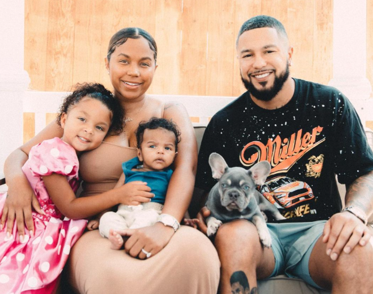 Cheyenne Floyd with her fiancé, Zach Davis and their kids