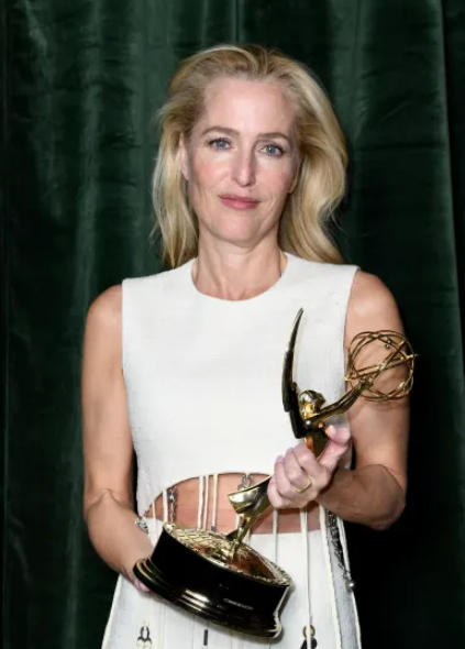 Gillian Anderson wins Emmy 2021