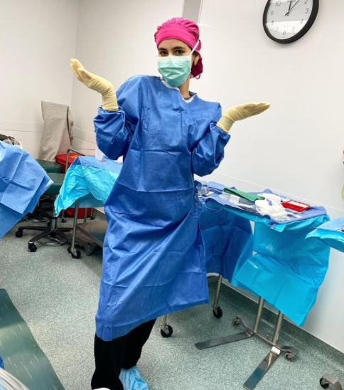 Natalie Joy is a surgical technologist by job