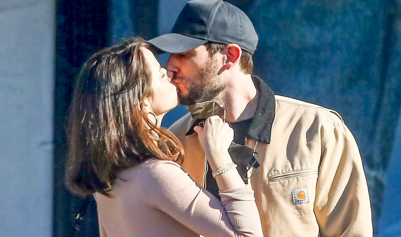 Paul Boukadakis and his girlfriend Ana de Armas were spotted kissing