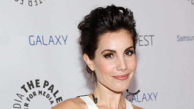 Naked Truth of ‘Arrow’ Star – Carly Pope – Net Worth, Body