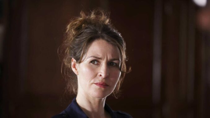 Who is Helen Baxendale (aka Emily Waltham on 'Friends')? Bio