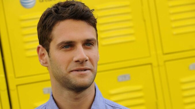 Justin Bartha's Net Worth, Height, Wife Lia Smith, Body – Wiki