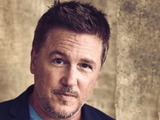 Lochlyn Munro's Net Worth, Wife, Family, Eyes