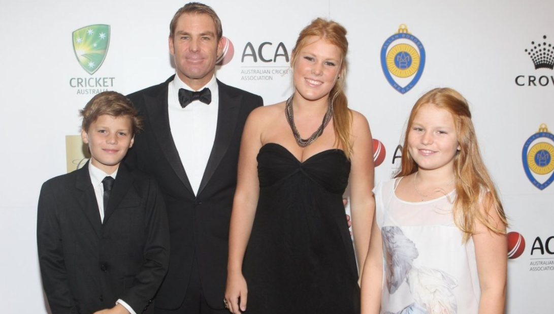 Shane Warne with his wife and two kids