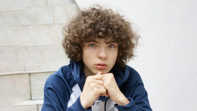 Who is Romann Berrux from 'Outlander'? Age, Dating, Wealth