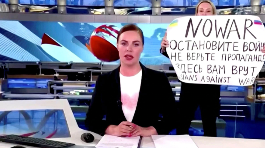 Marina Ovsyannikova flashing an anti-war protest sign on state-run Channel One television