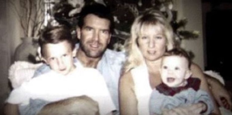 Scott Hall with his first wife and their kids