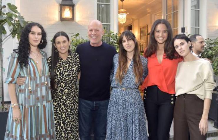 Bruce Willis With His Daughters