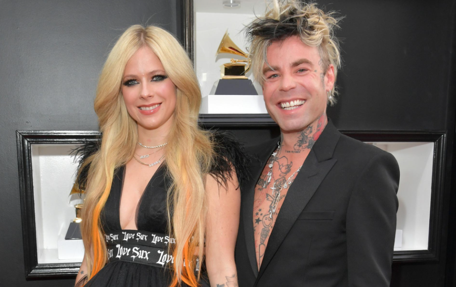 Avril Lavigne is engaged to Mod Sun