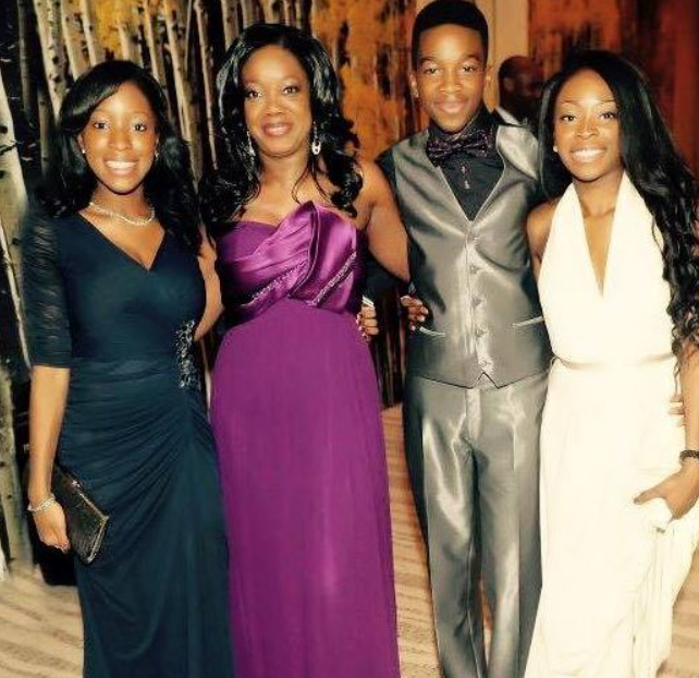 Chelsea Lazkani with her siblings and mum