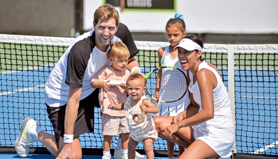 Dirk Nowitzki and Jessica Olsson with children