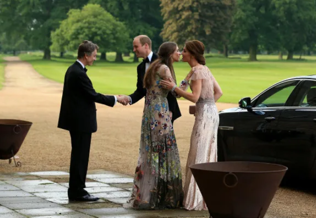 Prince William and Catherine were greeted by David Cholmondeley and Rose Cholmondeley while attending a gala dinner in 2016