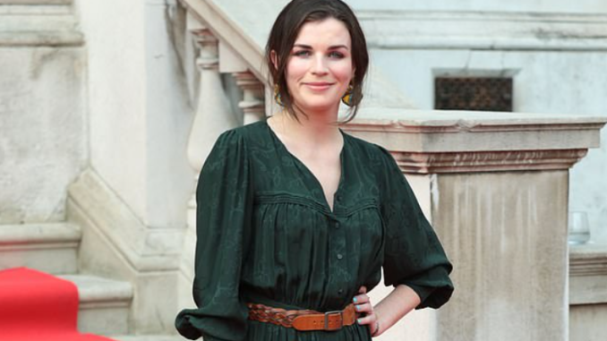 Aisling Bea1