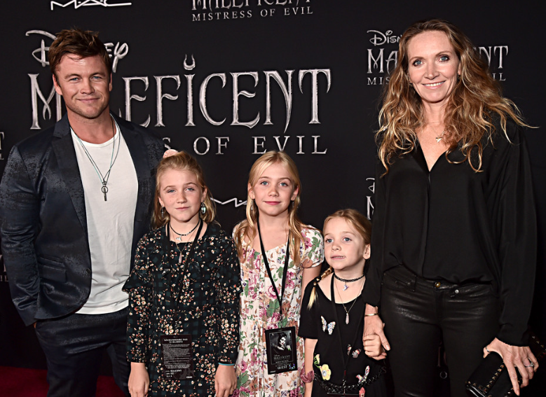 Luke Hemsworth with his family
