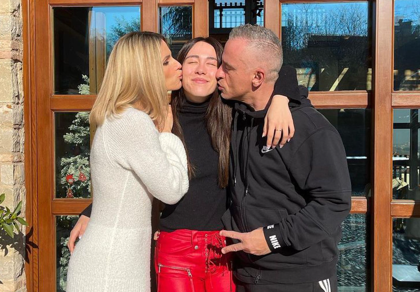 Aurora Ramazzotti with her parents