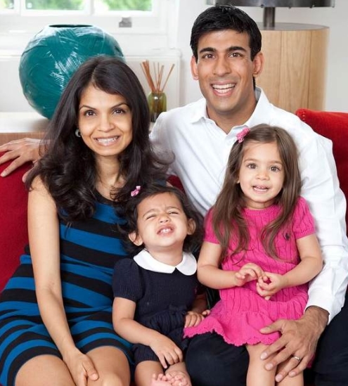 Rishi Sunak with his wife and kids