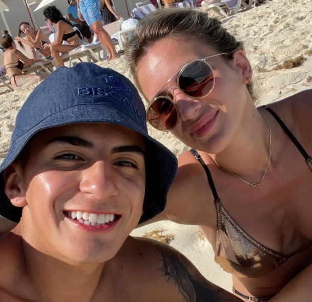 Thiago Almada spending his vaccation with his girlfriend