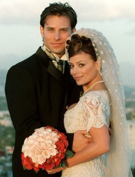 Wedding Picture of Paula Abdul and her ex-husband, Brad Berkerman