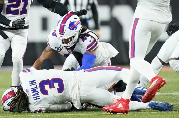 Damar Hamlin collapsed playing in the game against Cincinnati Bengals