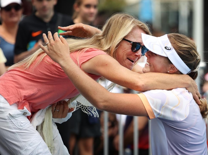 Olivia Gadecki and her mum Natalia after winning her first round match in the Australian Open