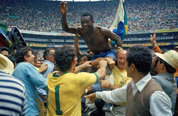 Pele celebrating with fans